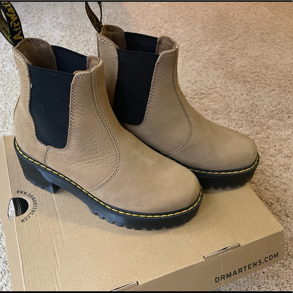 Dr. Martens ROMETTY size 5 color Sand